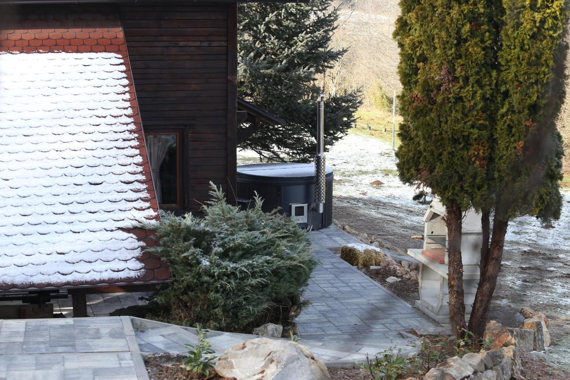 Woodenhouse With Two Apartments Otocac Exterior photo