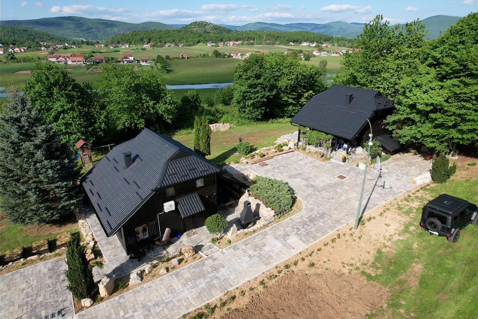 Woodenhouse With Two Apartments Otocac Exterior photo