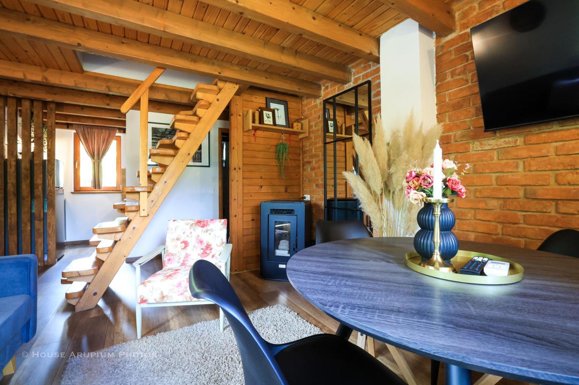 Woodenhouse With Two Apartments Otocac Exterior photo