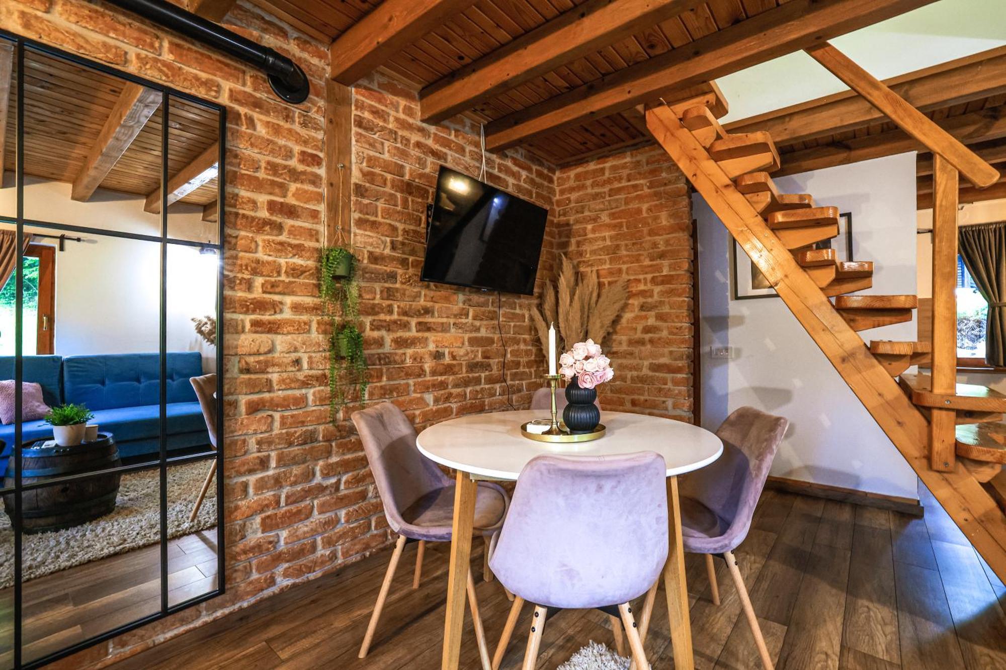 Woodenhouse With Two Apartments Otocac Exterior photo