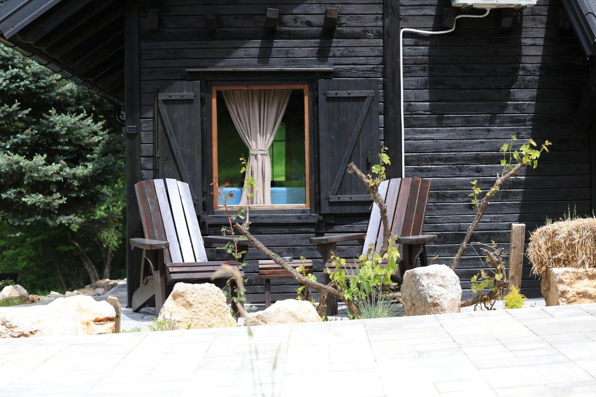 Woodenhouse With Two Apartments Otocac Exterior photo