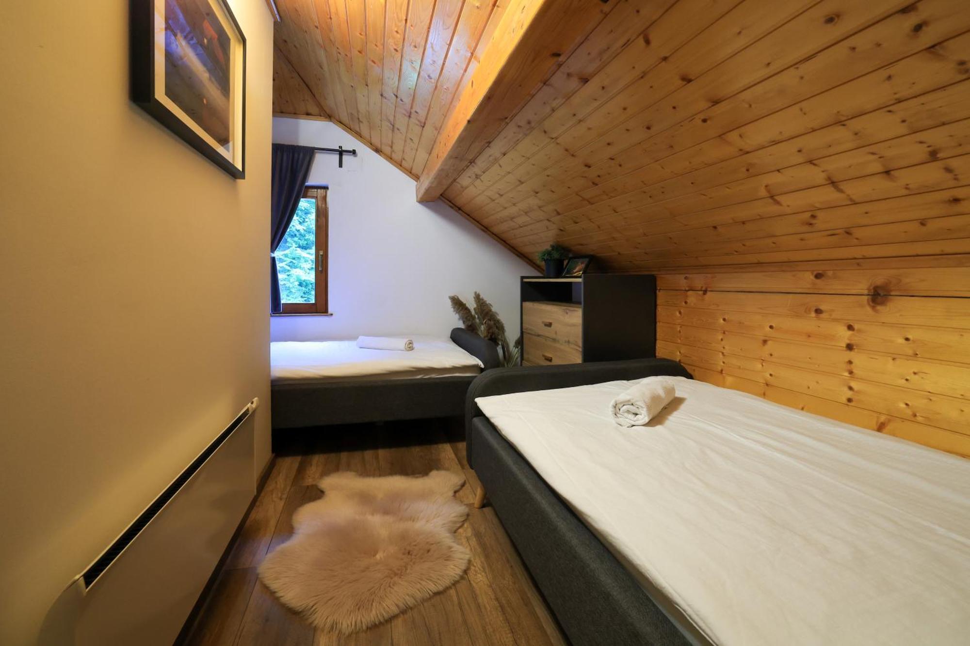Woodenhouse With Two Apartments Otocac Exterior photo