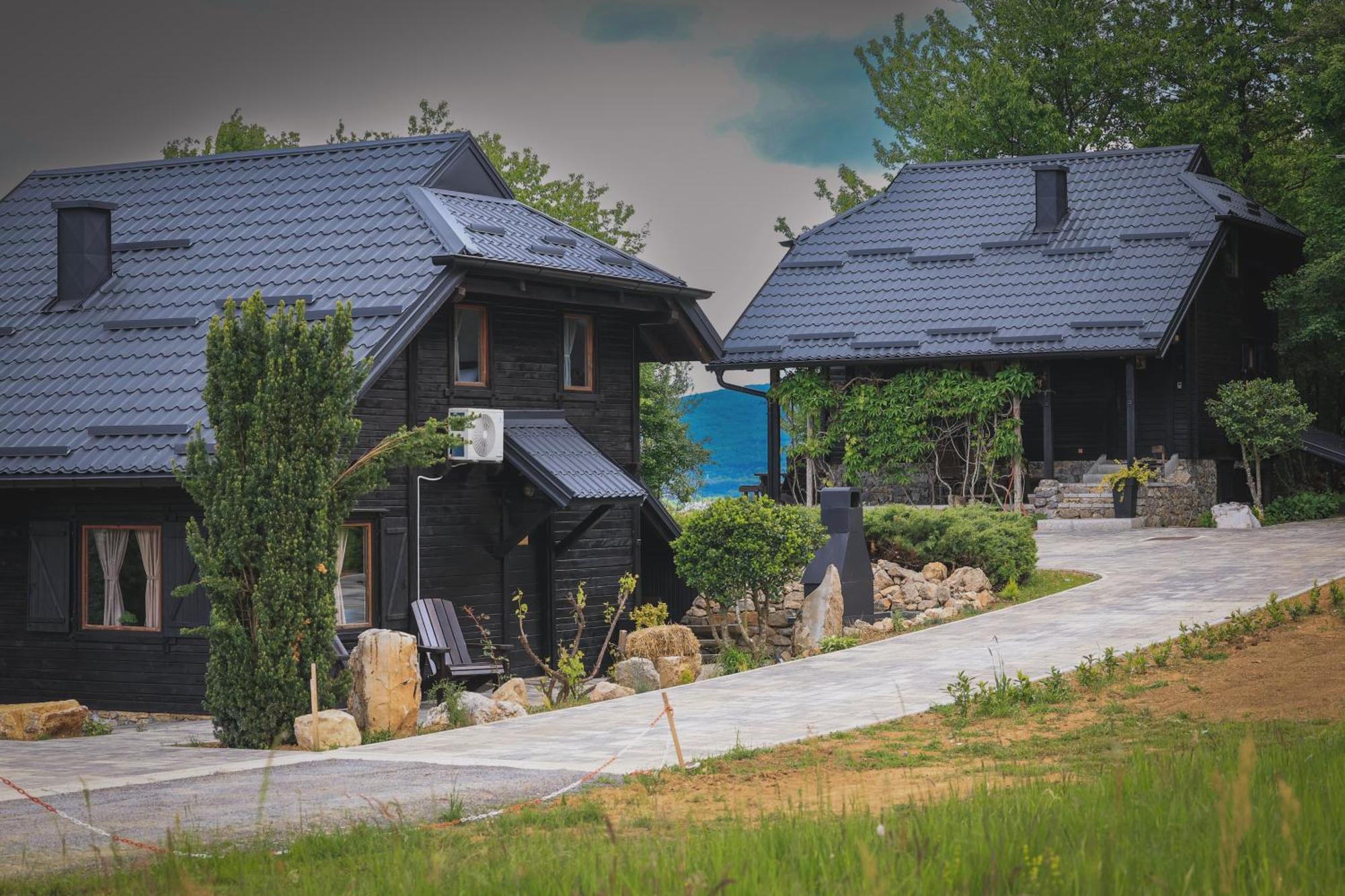 Woodenhouse With Two Apartments Otocac Exterior photo